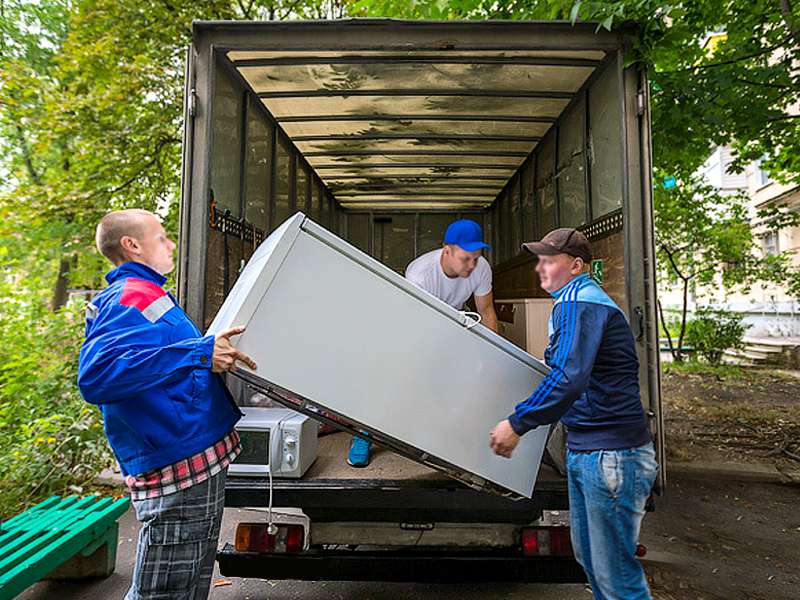 Заказать грузовой автомобиль для перевозки вещей : Мебель и бытовая техника из Северодвинска в Севастополь
